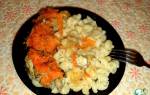 Тушеный хек с луком и морковью